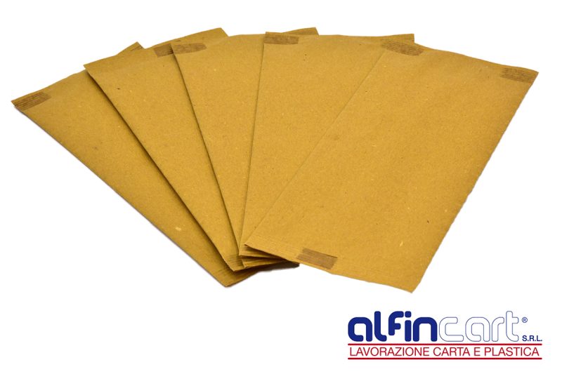 Pochettes à couverts en papier idéal pour les plateaux repas.